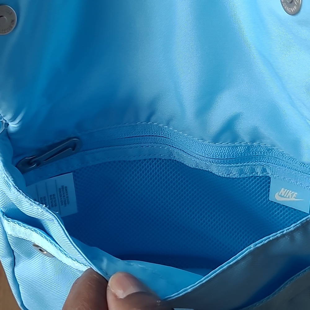 Nike Futura Crossbody Bag - Picture 6 of 14